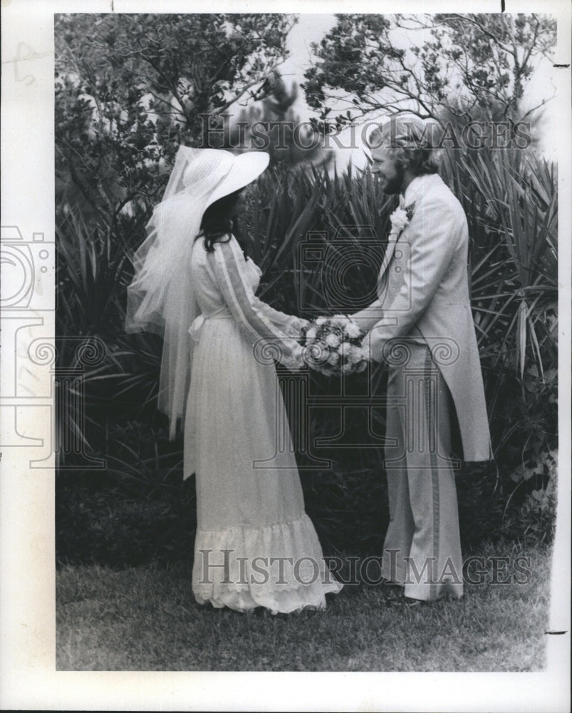1977 Couple Chris Frase & Carmen Ranft on Wedding Day Holding Hands - Historic Images