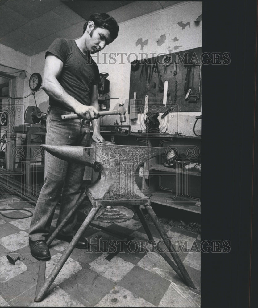 1973 Anthony Tagmatarchis at work in his forgery workshop - Historic Images