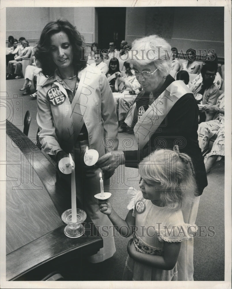 1977 ERA Supporters Roz Steck Nell O'Brien And Jennifer Lecker - Historic Images