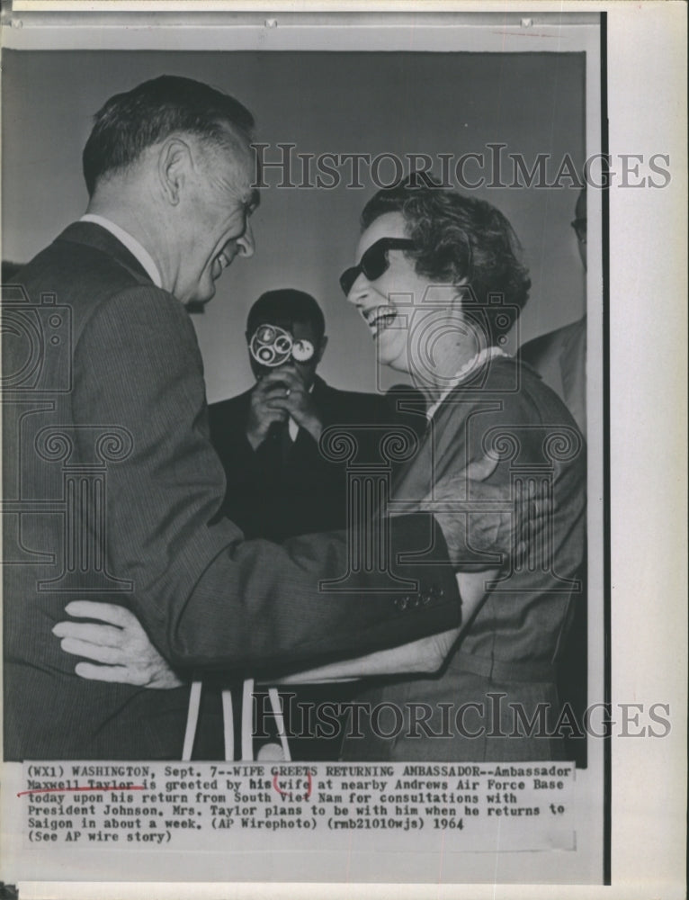 1964 Maxwell Taylor Greeted By His Wife At Andrews Air Force Base - Historic Images