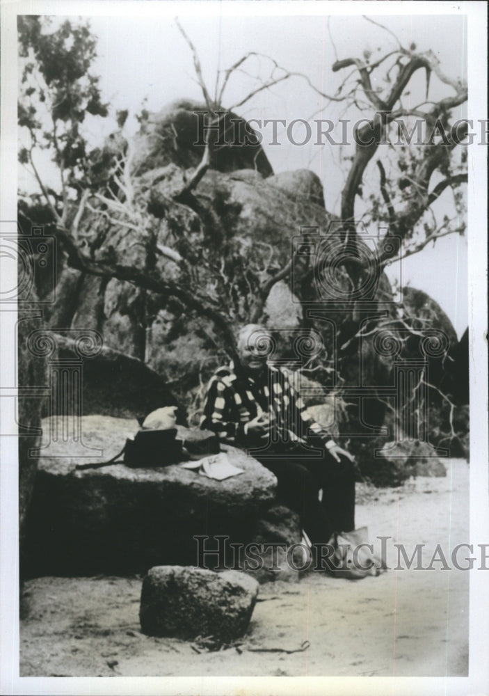 Edwin Way Teale America's Famous writer adventurous photographer. - Historic Images