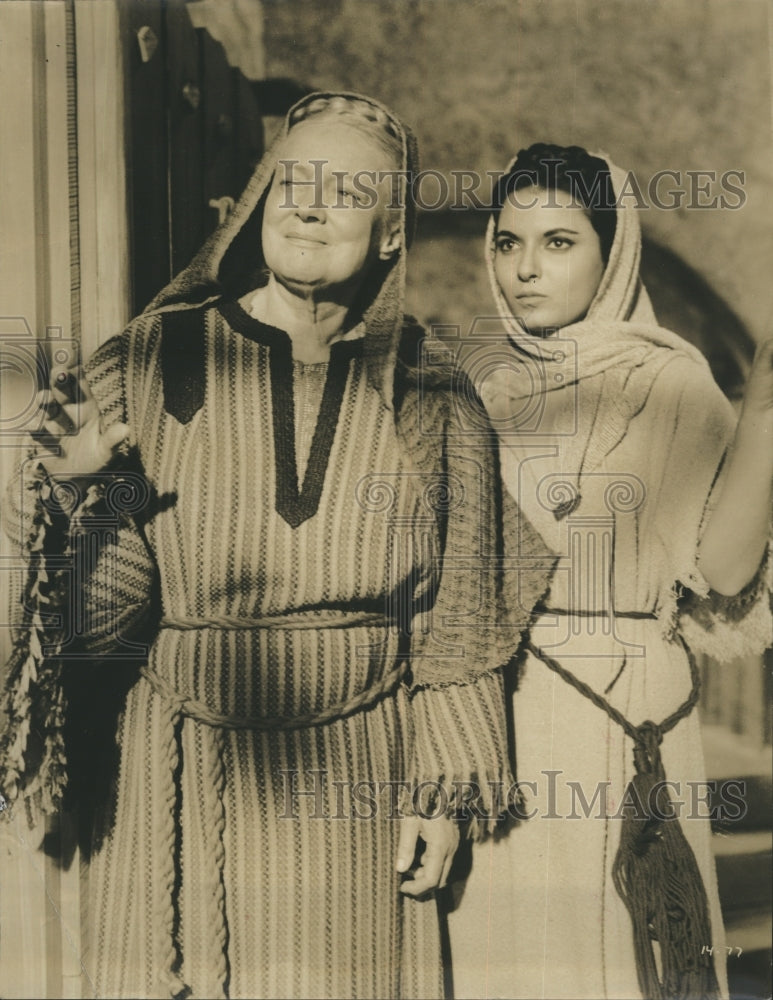1960 Peggy woods portrays Naomi in "The Story of Ruth."  - Historic Images