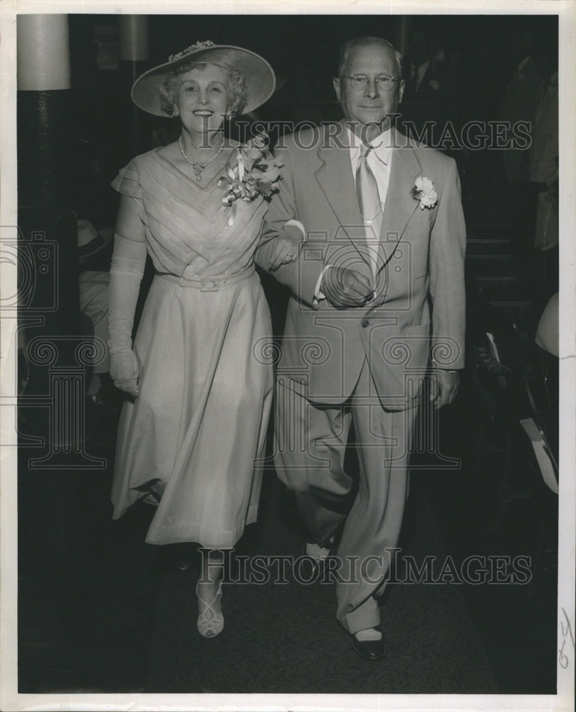 Press Photo Mr. and Mrs. Harlan Williams Couple Suit Tie Dress Hat - Historic Images