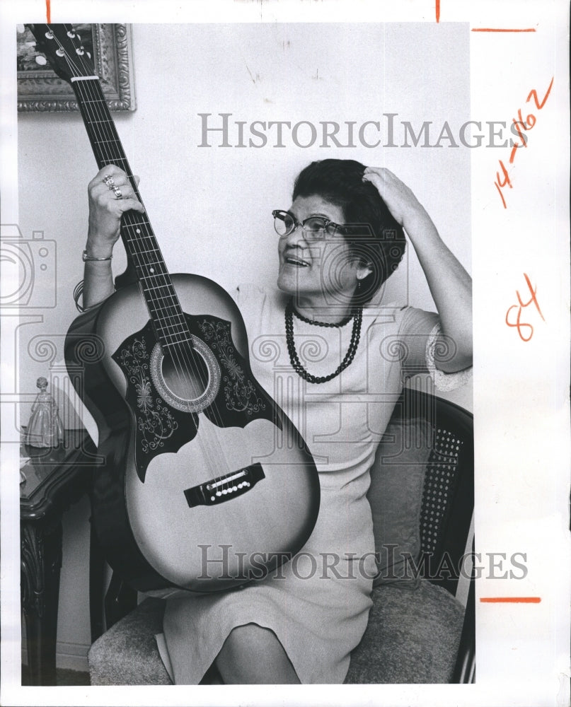 1976 Mabel Williams Guitar J.C. Penney  - Historic Images