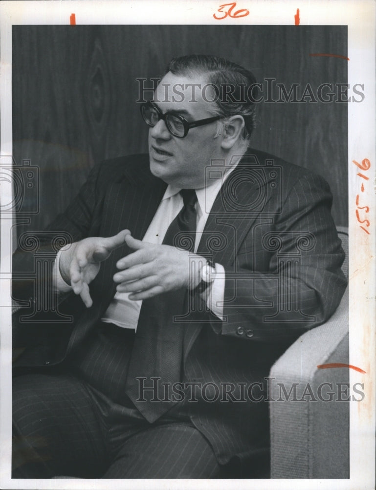 1976 Ivor Richard British Politician.  - Historic Images