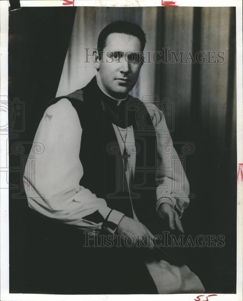 1958 Bishop D.E. Richards - Historic Images