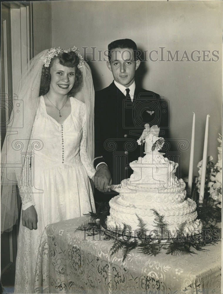 1945 Miss Roberta Mae Leonard marries Ensign Floyd Cyril Richards Jr - Historic Images