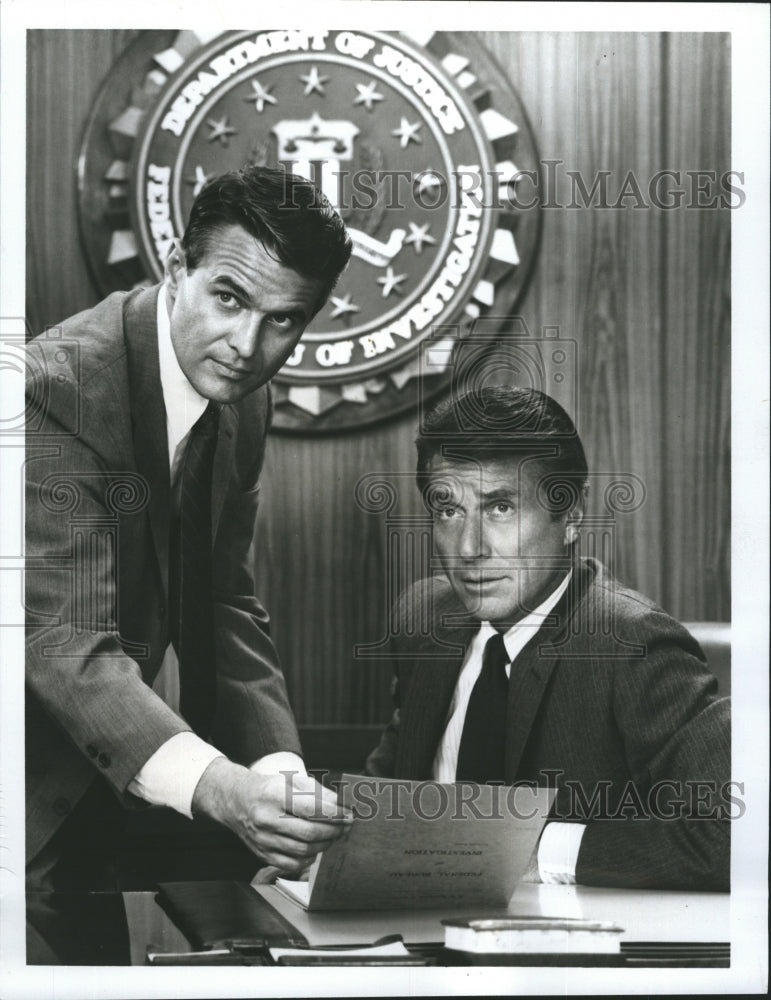 1971 William Reynolds and Efrem Zimbalist Jr. in "The FBI" - Historic Images