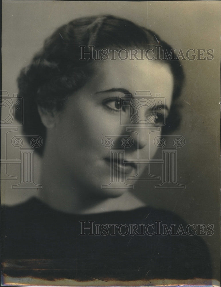 1920 Mrs. John Williams Jr. - Historic Images