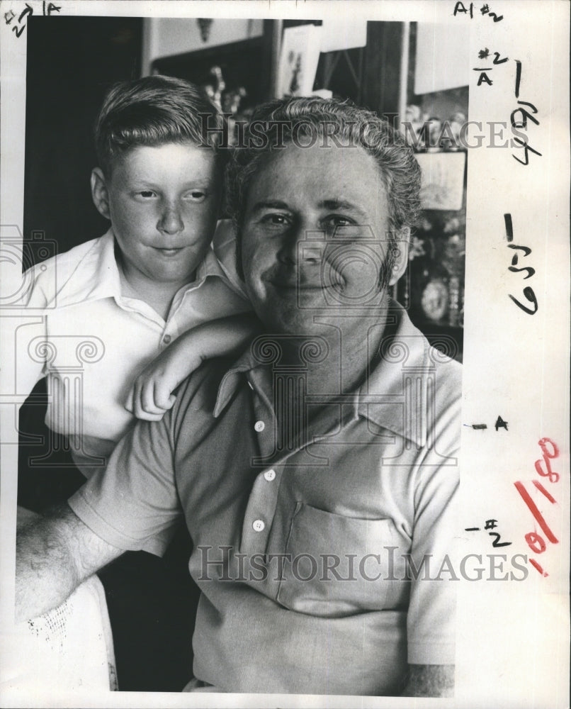 1977 John Voit and son John Voit  - Historic Images