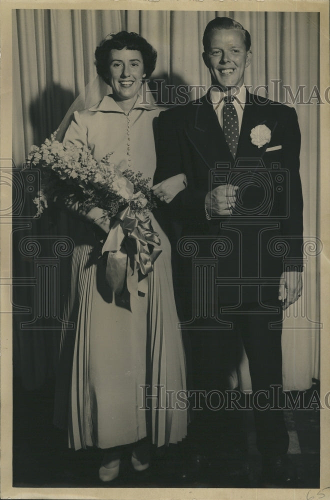 Press Photo Lt. and Mrs. A. C. Usieg - Historic Images