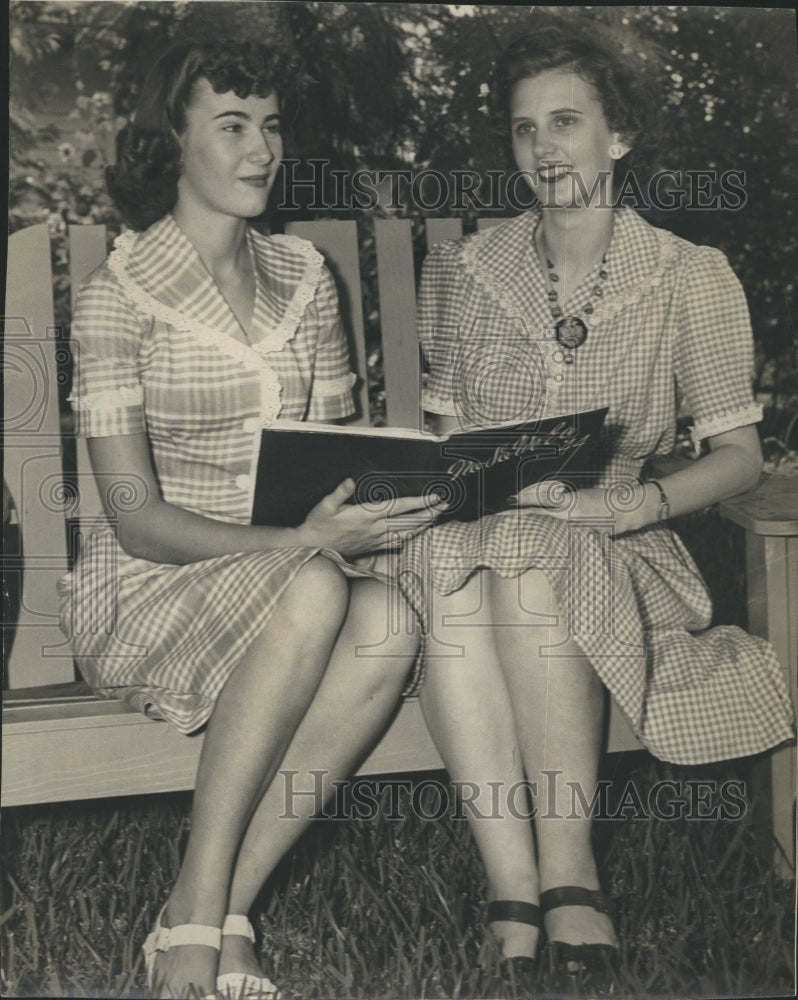 Press Photo Barbara Fry and Betty Meyer - Historic Images