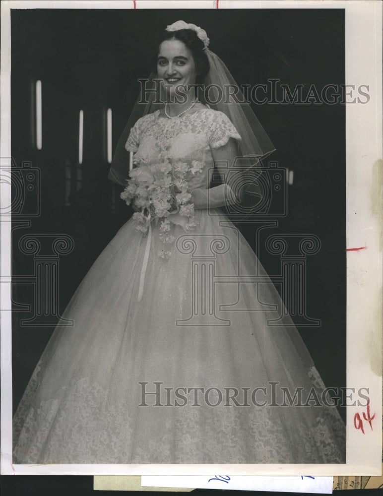 1958 Miss Sarah Celine McHugh marries James Henry Madden. - Historic Images