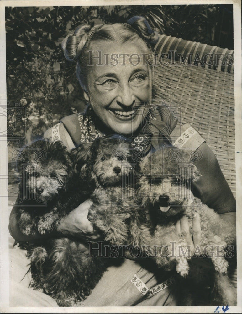 1954 Mrs James Haley and her dogs - Historic Images