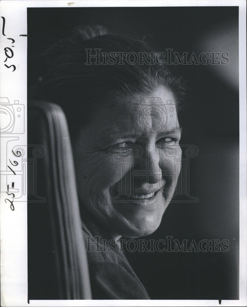 1978 Previous Concert Violinist Now Resides at Care Center - Historic Images