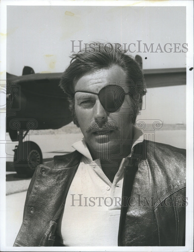 1971 Actor Robert Wagner Airplane Eye Patch - Historic Images