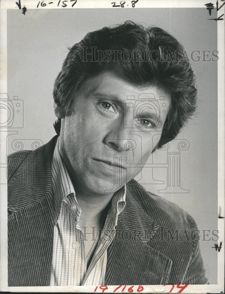 1977 Robert Walden American Actor star in "Lou Grant".  - Historic Images