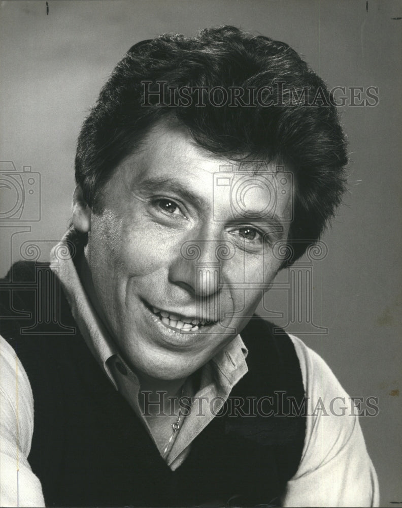1981 Robert Walden American television and motion picture actor. - Historic Images