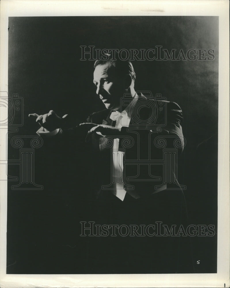 1964 Robert Wagner American choral musician.  - Historic Images