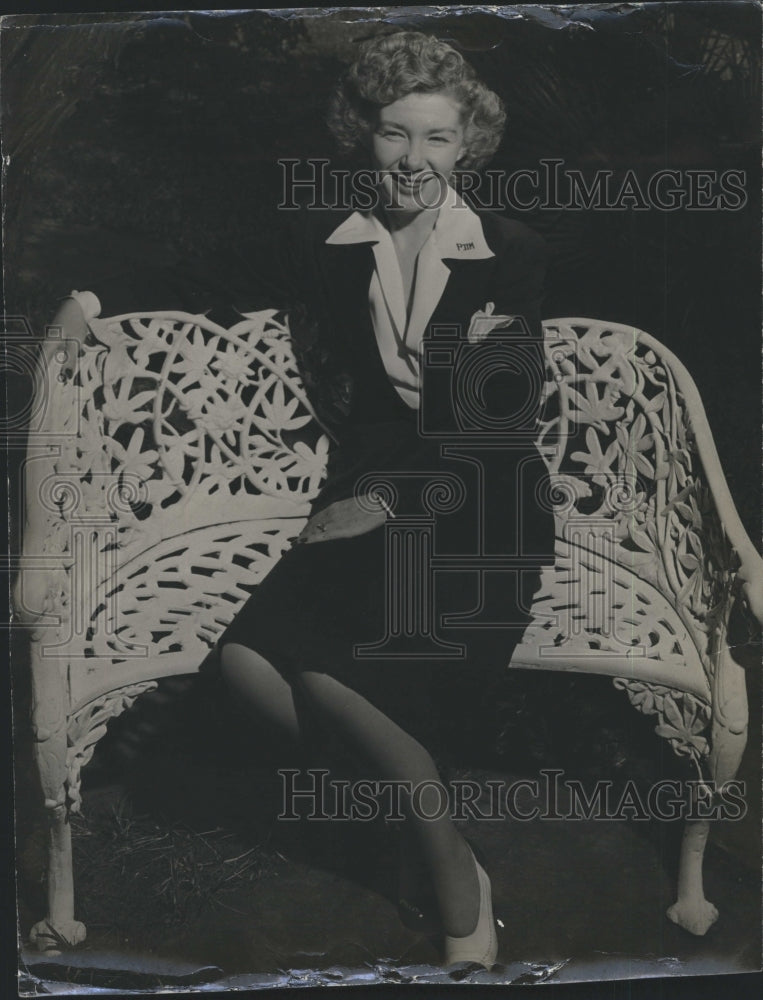 1944 Mrs. Charles McKey - Historic Images