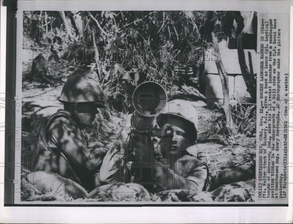 1962 Press Photo Pfc. Walter Stack &amp; Lance Cpl. Loyd Aim Rocket Launcher - Historic Images