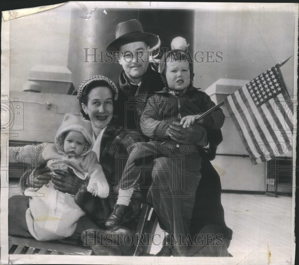 1952 Ambassador George Kennan And Family Forced To Leave Russian - Historic Images