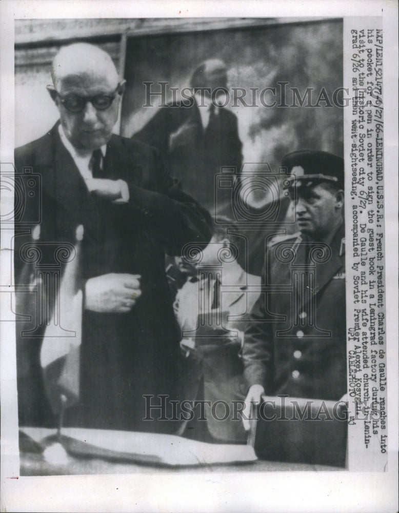 1966 French PM Charles de Gaulle touring Leningrad factory - Historic Images