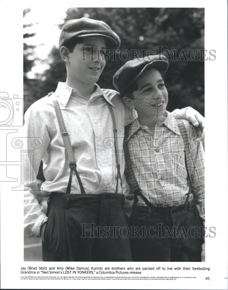 1993 Press Photo Brad Stoll And Mike Damus Are Brothers In &quot;Lost In Yonkers&quot; - Historic Images