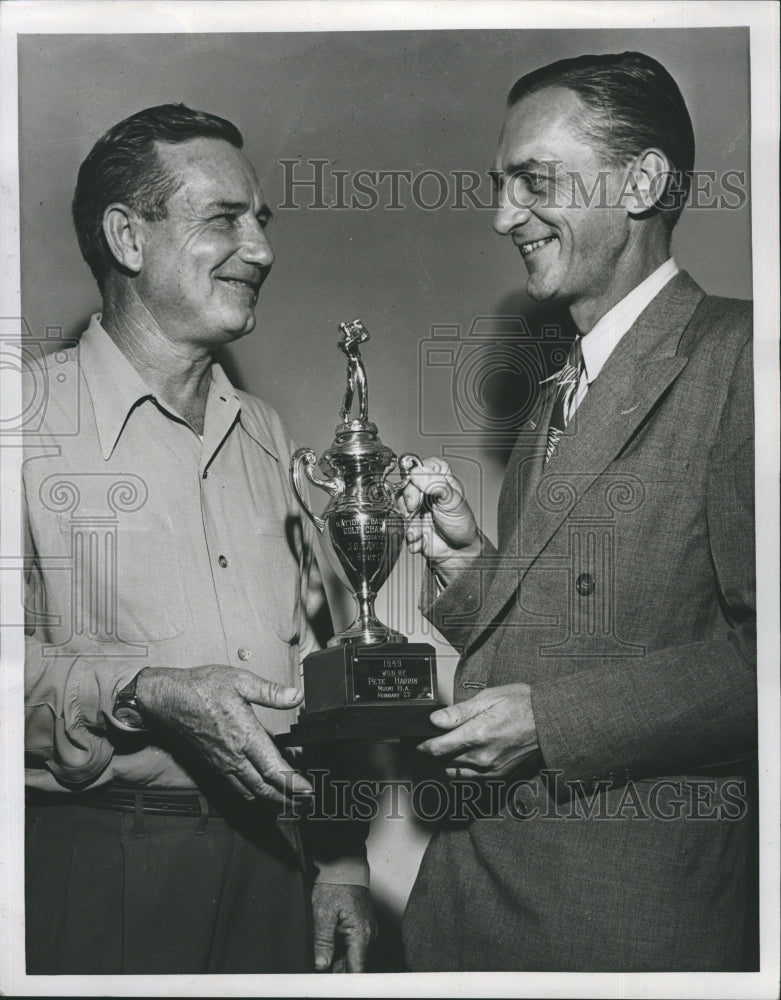 1949 golf &amp; baseball guy Pete Harris gets trophy from Dinty Dennis - Historic Images