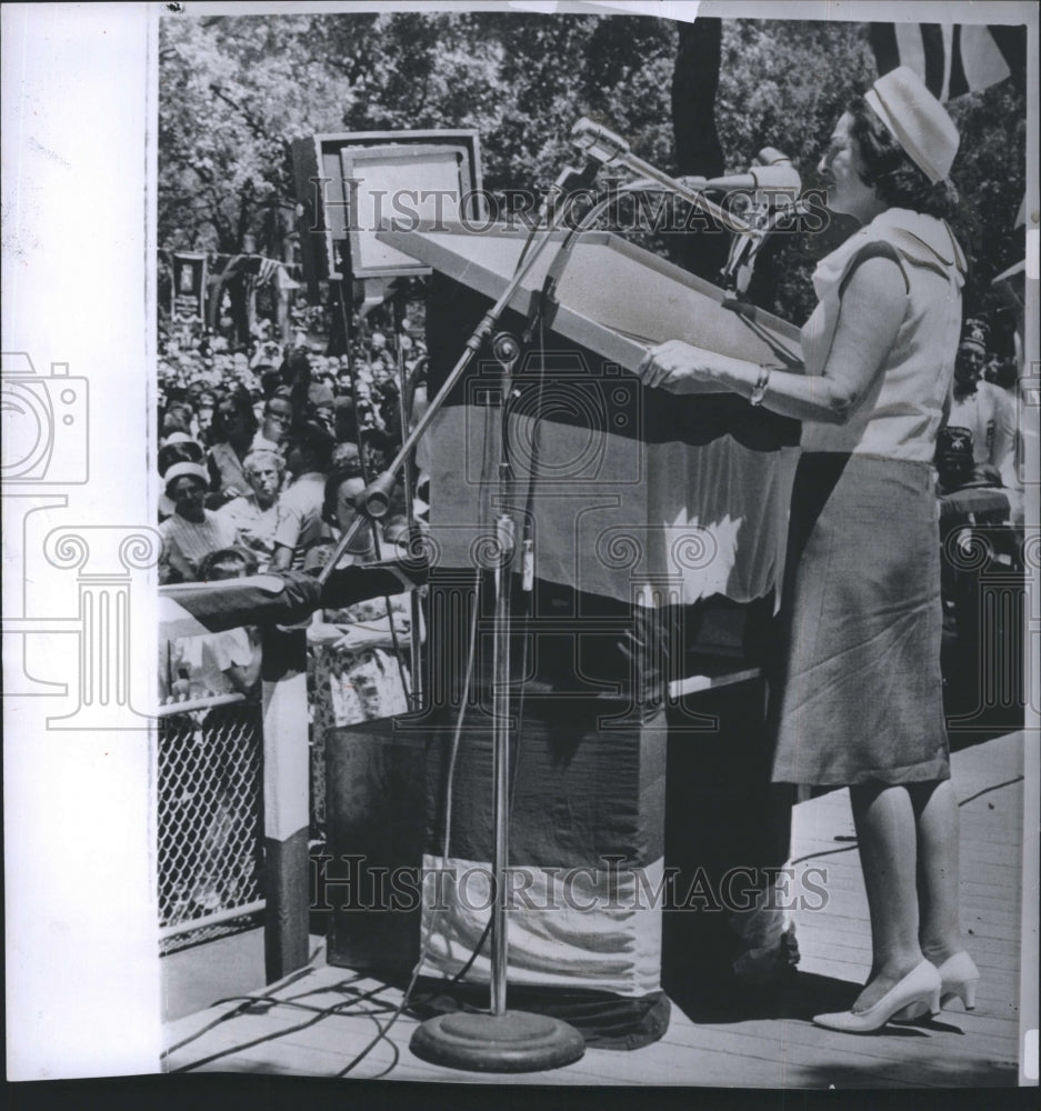 1964 First Lady Johnson speaking on her toes behind tall stand - Historic Images