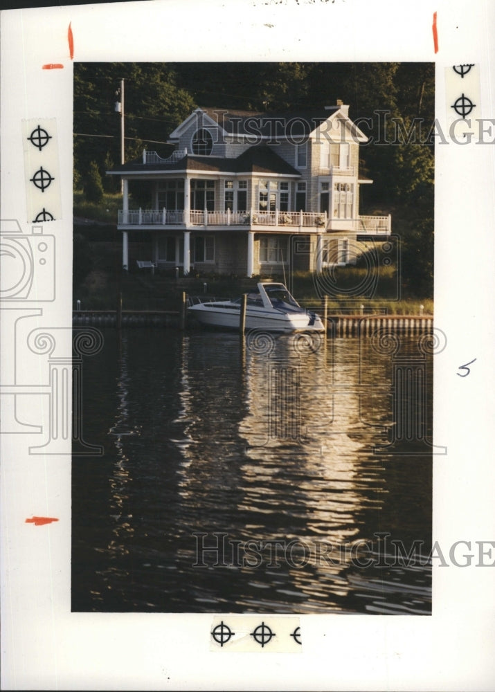 1991 House On A River - Historic Images