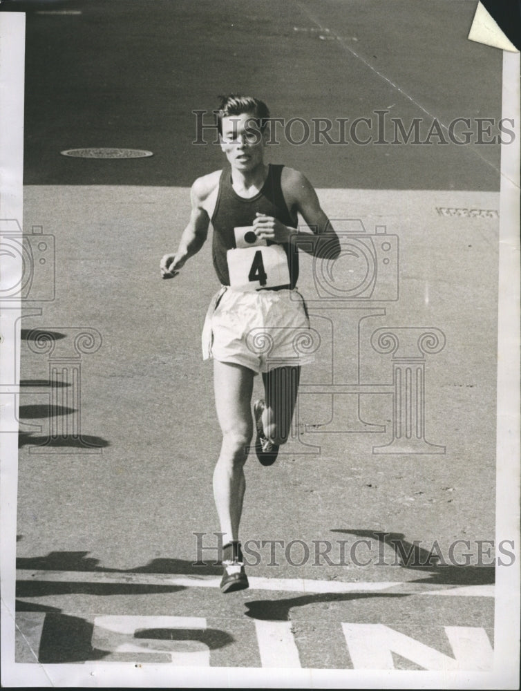 1954 Katsue Nishida finishing 5th in the Boston Marathon  - Historic Images