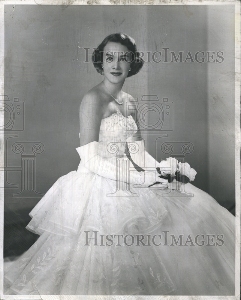 1952 Judy Neuses to By Married to James Logadon  - Historic Images