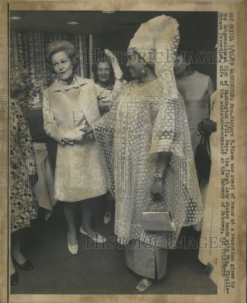 1969 Mrs Richard M. Nixon was guest of honor at a reception given by - Historic Images