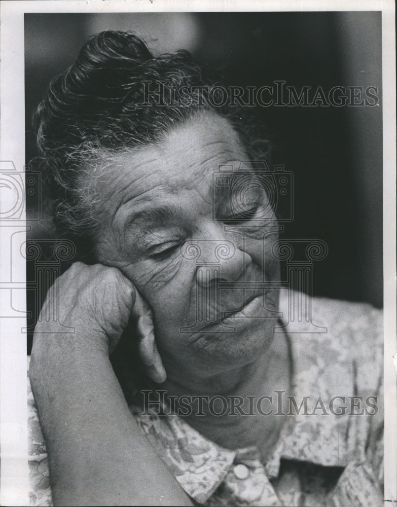 1971 Mrs.Zula Pearson her apartment destroy by fire.  - Historic Images