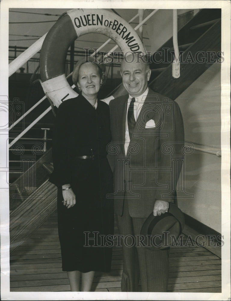 1952 Mr. and Mrs C.A. Beutel of Chicago sail to Luxury Liner Ship. - Historic Images