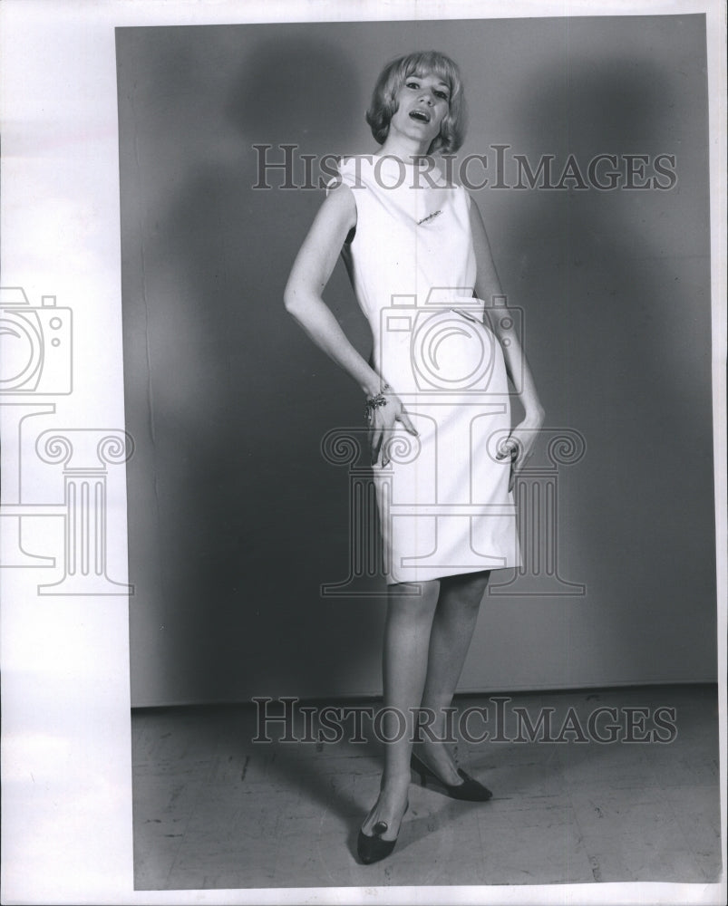 1966 Actress Dee Stocks - Historic Images