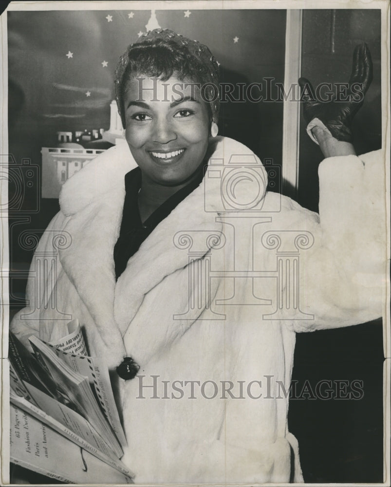 1958 Former Loray White Mrs. Sammy Davis Husband Perform Chez Paree - Historic Images