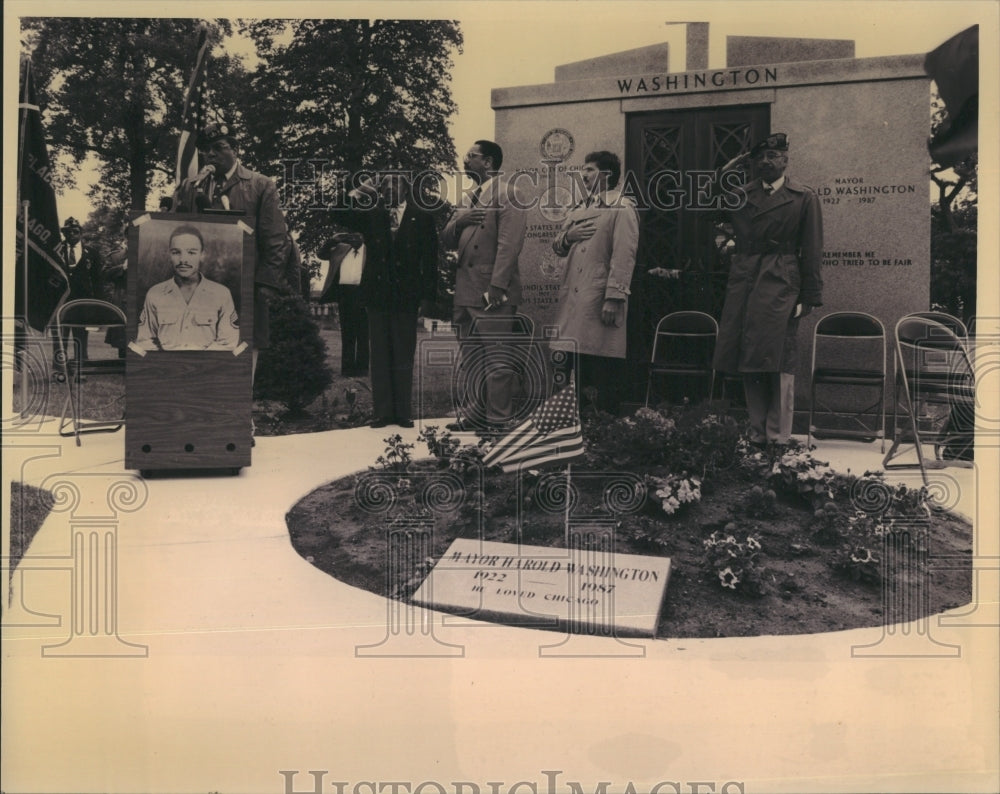 1993 Congressman Bobby Rush, County Clerk David Orr at memorial - Historic Images