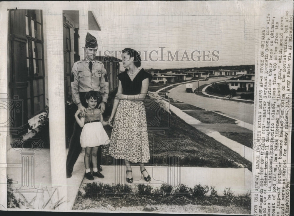 1954 Master Sergeant Kenneth Coon and his family in Oklahoma. - Historic Images