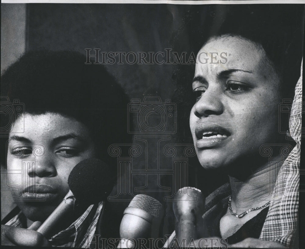 1977 Carmen Cabassa and her son Ricky after trial  - Historic Images