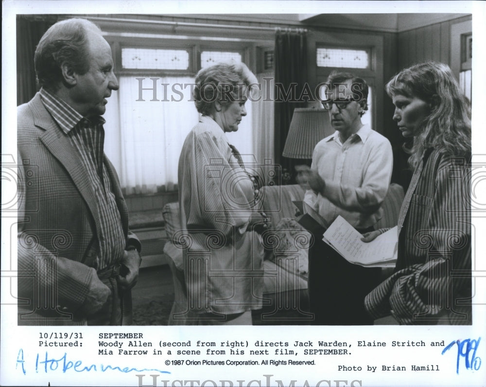 1987 Press Photo Woody Allen (second from right) directs Jack Warden, Elaine - Historic Images