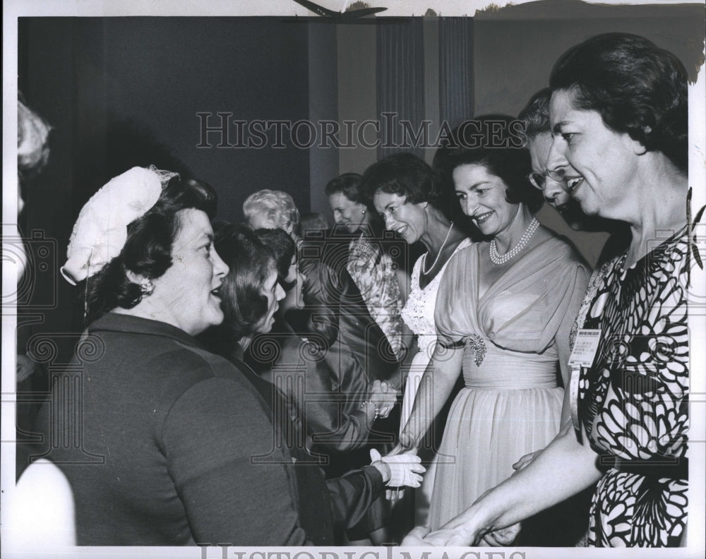 1964 Press Photo Ladybird Johnson, Mrs. George Romney, Dr. Jane Bricker - Historic Images