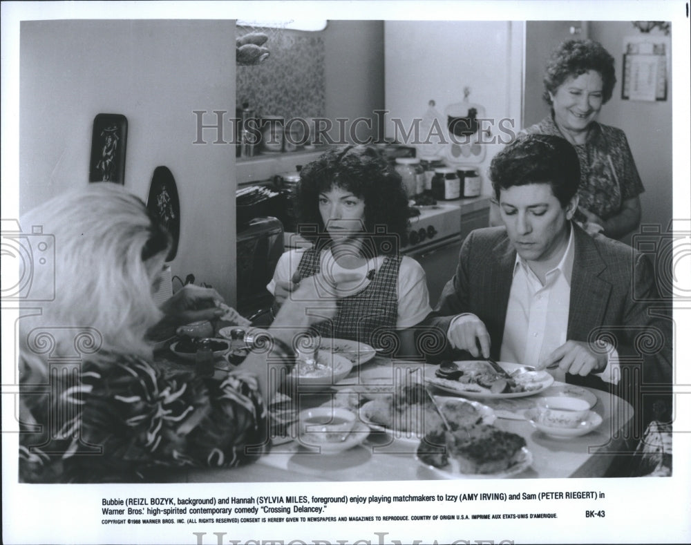 1988 Bubbie (Reizl Bozyk, background) &amp; Hannah (Sylvia Miles, - Historic Images