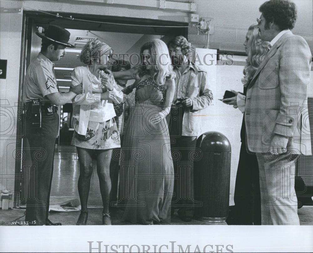 1975 Karen Black and Barbara Harris in a scene from &quot;Nashville&quot; - Historic Images