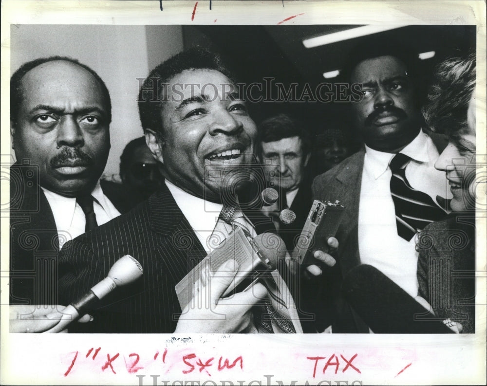 1983 Alderman Wilson Frost (R) and Ed Burke leave a council meeting - Historic Images