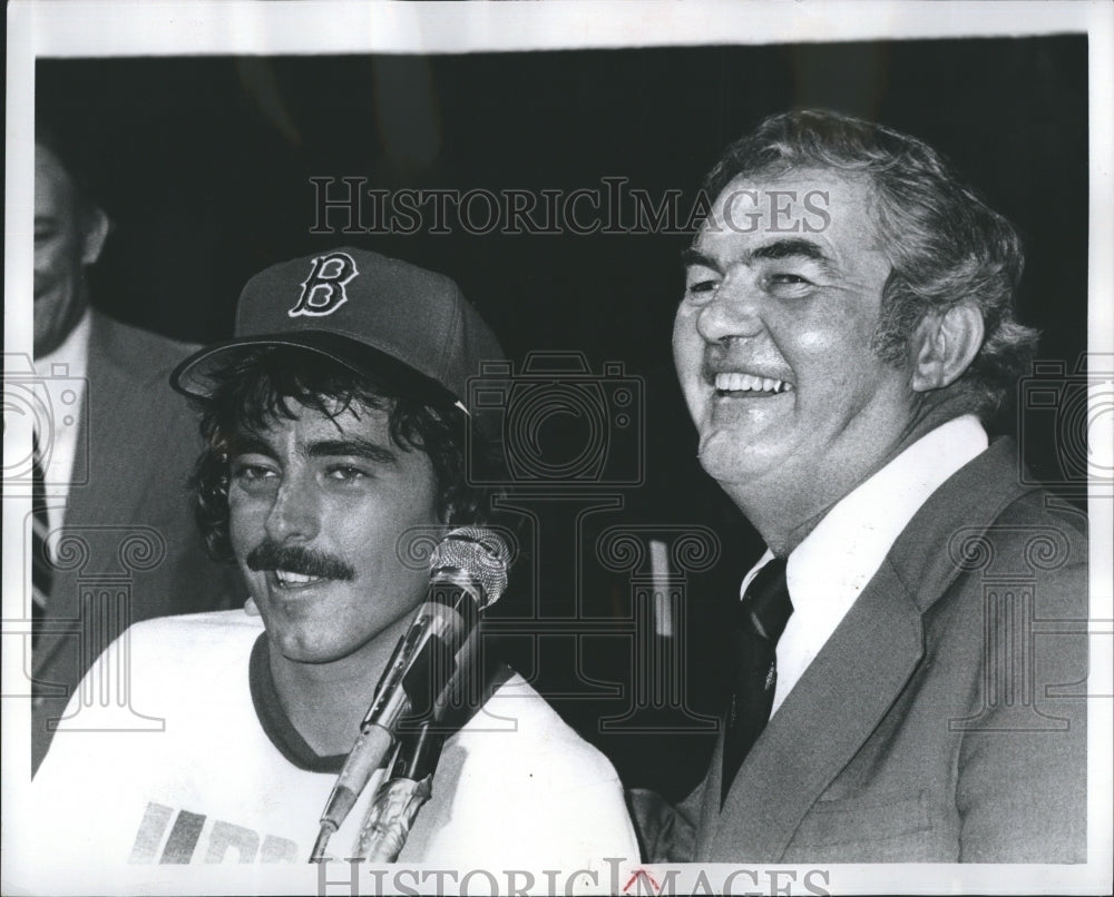 1978 Press Photo David McGillivray at Fenway Park with Jimmy Fund executive - Historic Images