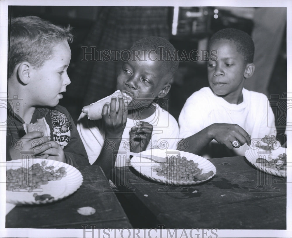 1955 Lunch at day camp  - Historic Images