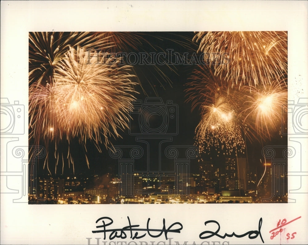 1986 Fireworks at Detroit River during 28th annual Freedom Festival, - Historic Images