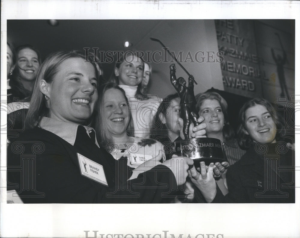 1998 Brandy Fisher w/ her teammates at the Patty Kazmaier Memorial - Historic Images